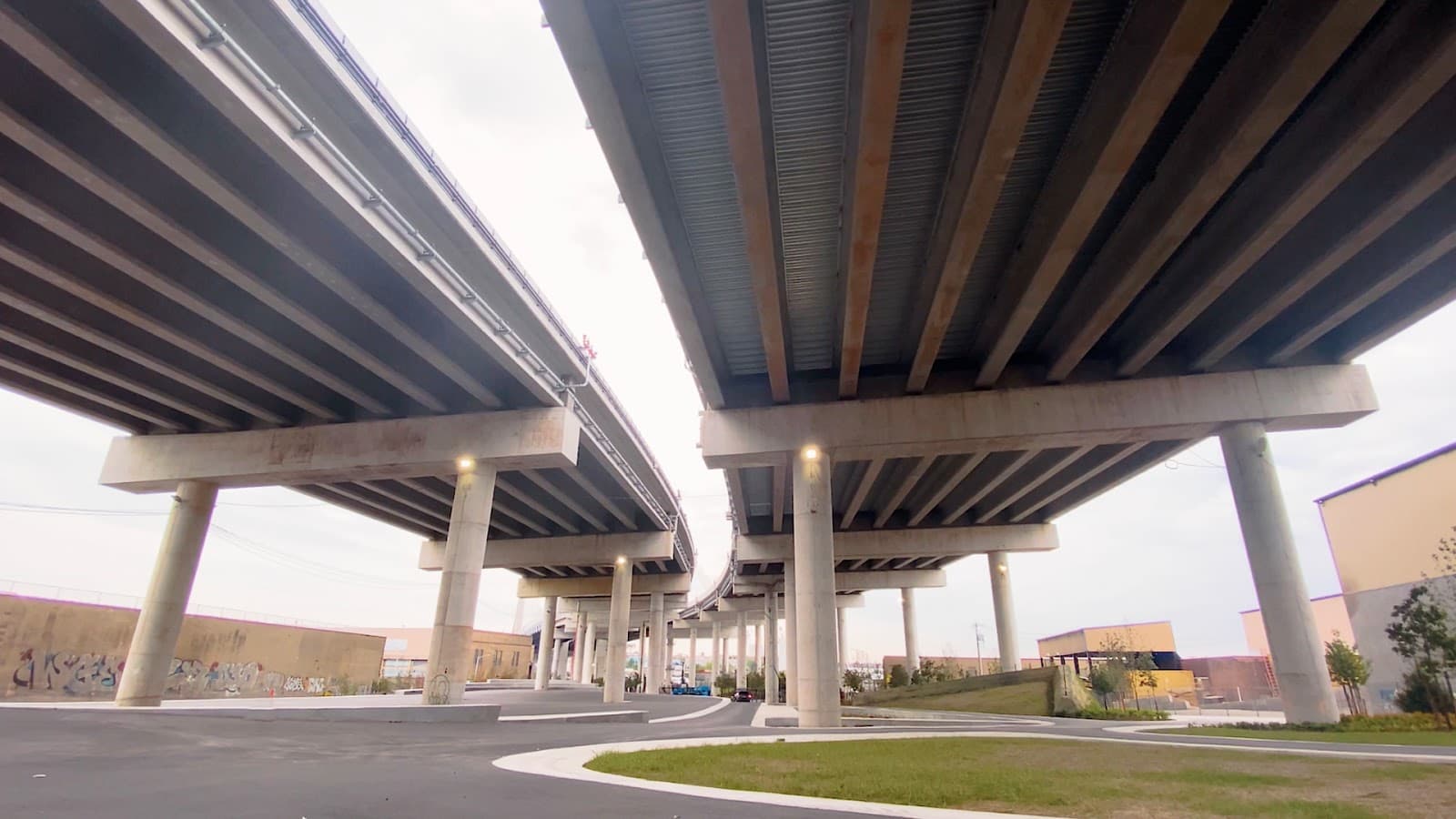Under the K Bridge Park - Image 1
