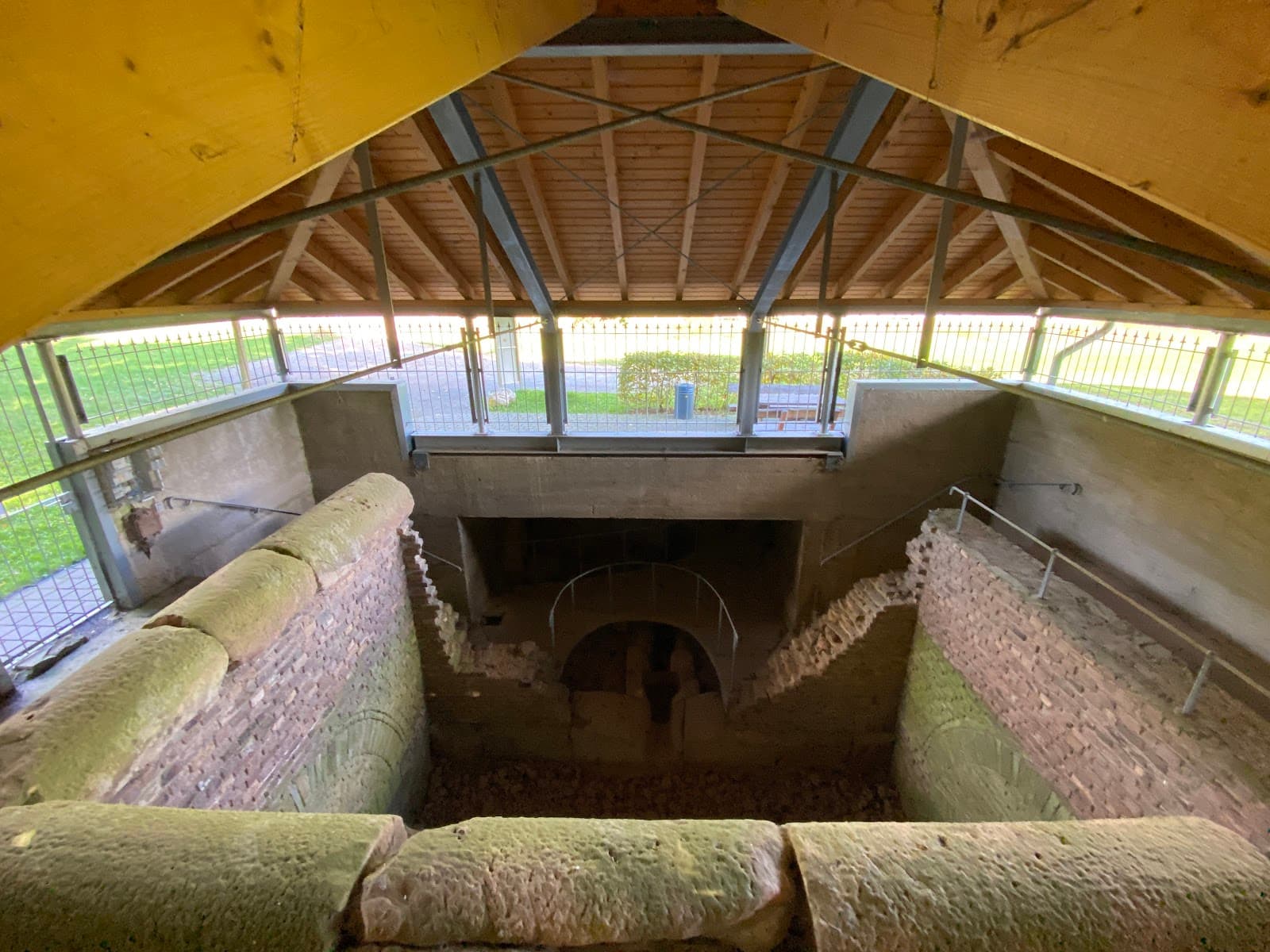 Klausbrunnen Roman Spring House - Image 1