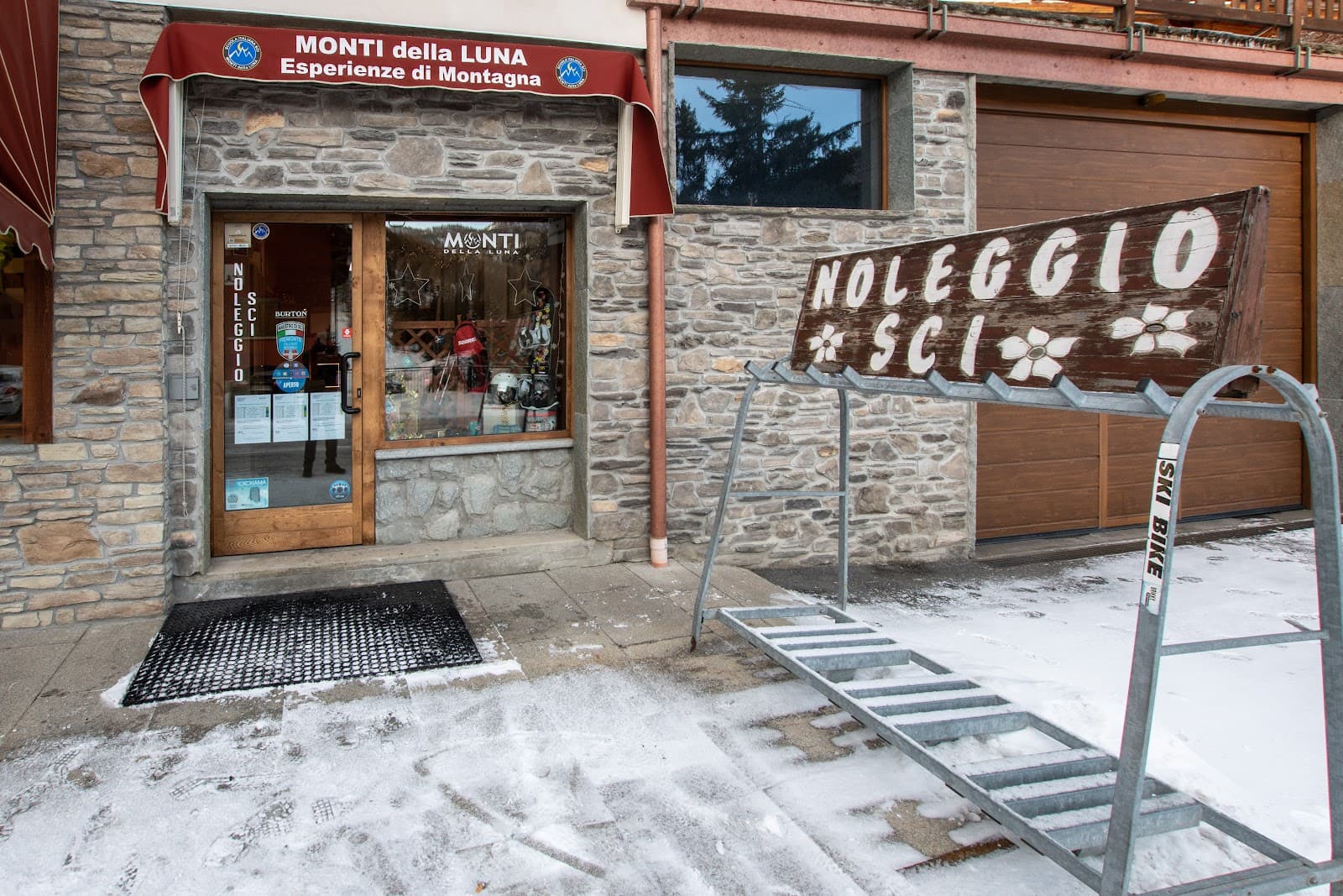 Monts de la Lune (Monti della Luna) - Image 1