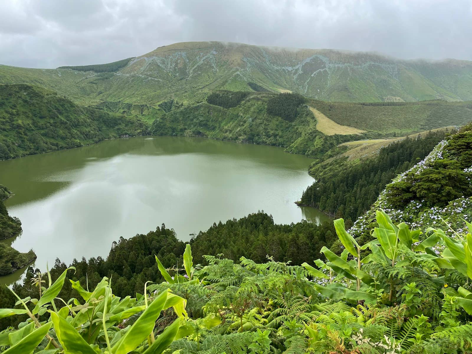 Caldeira Negra and Lagoa Comprida