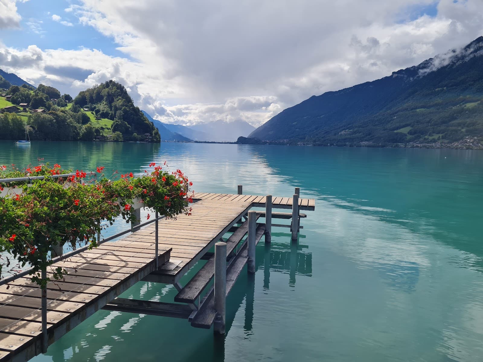 Iseltwald Village & Pier - Image 1