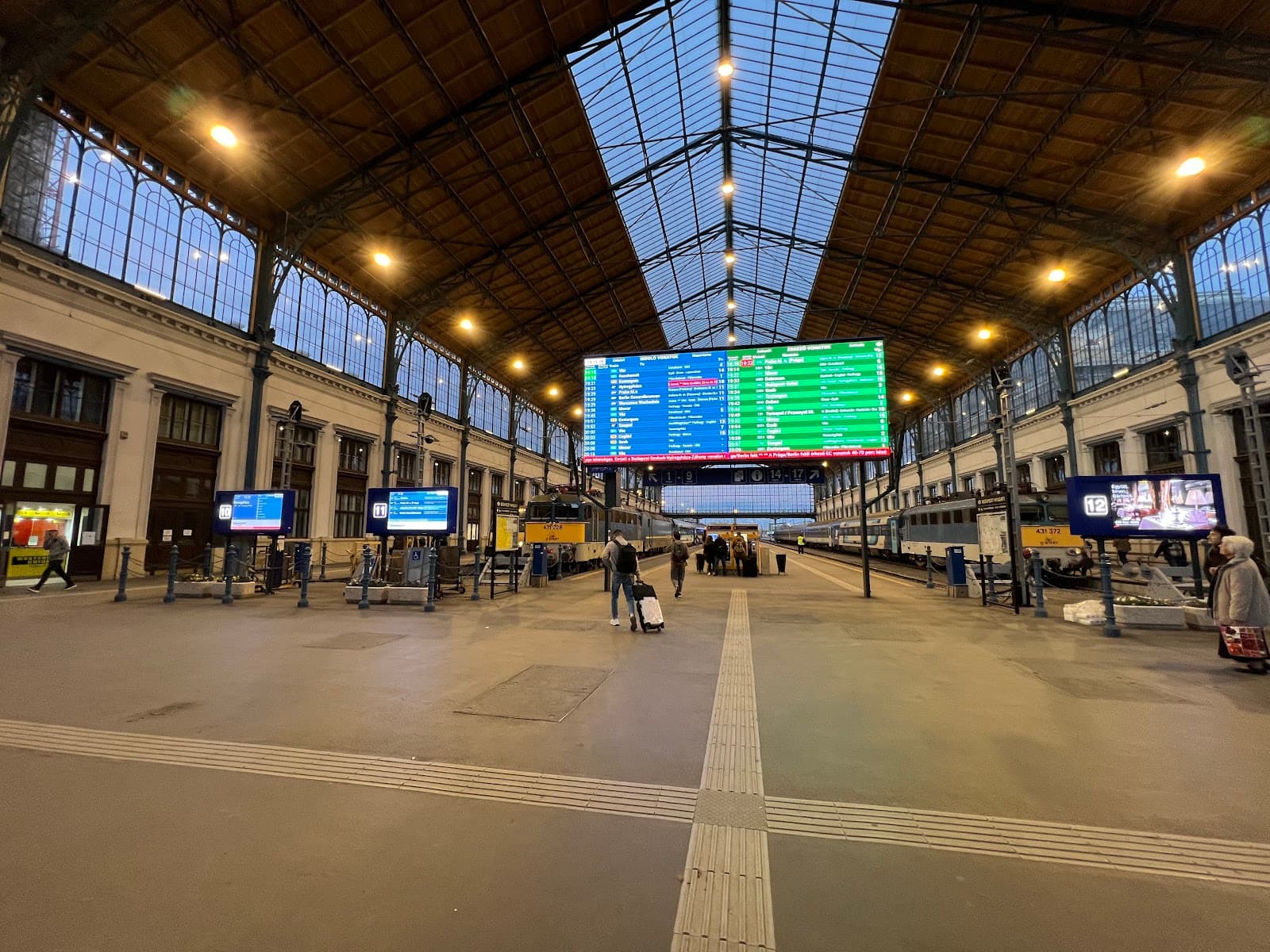 Nyugati Railway Station Budapest - Image 1