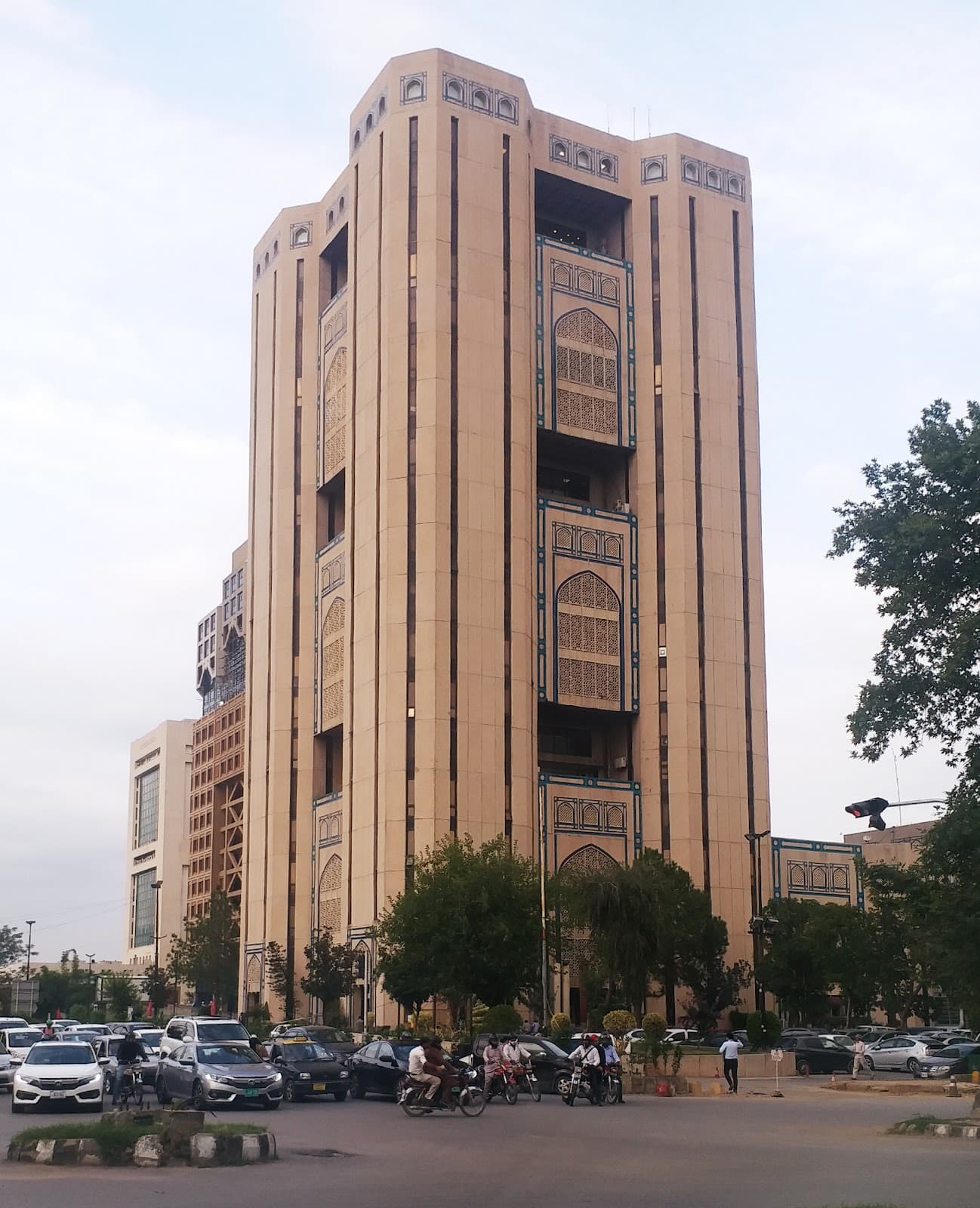 Saudi Pak Tower - Image 1