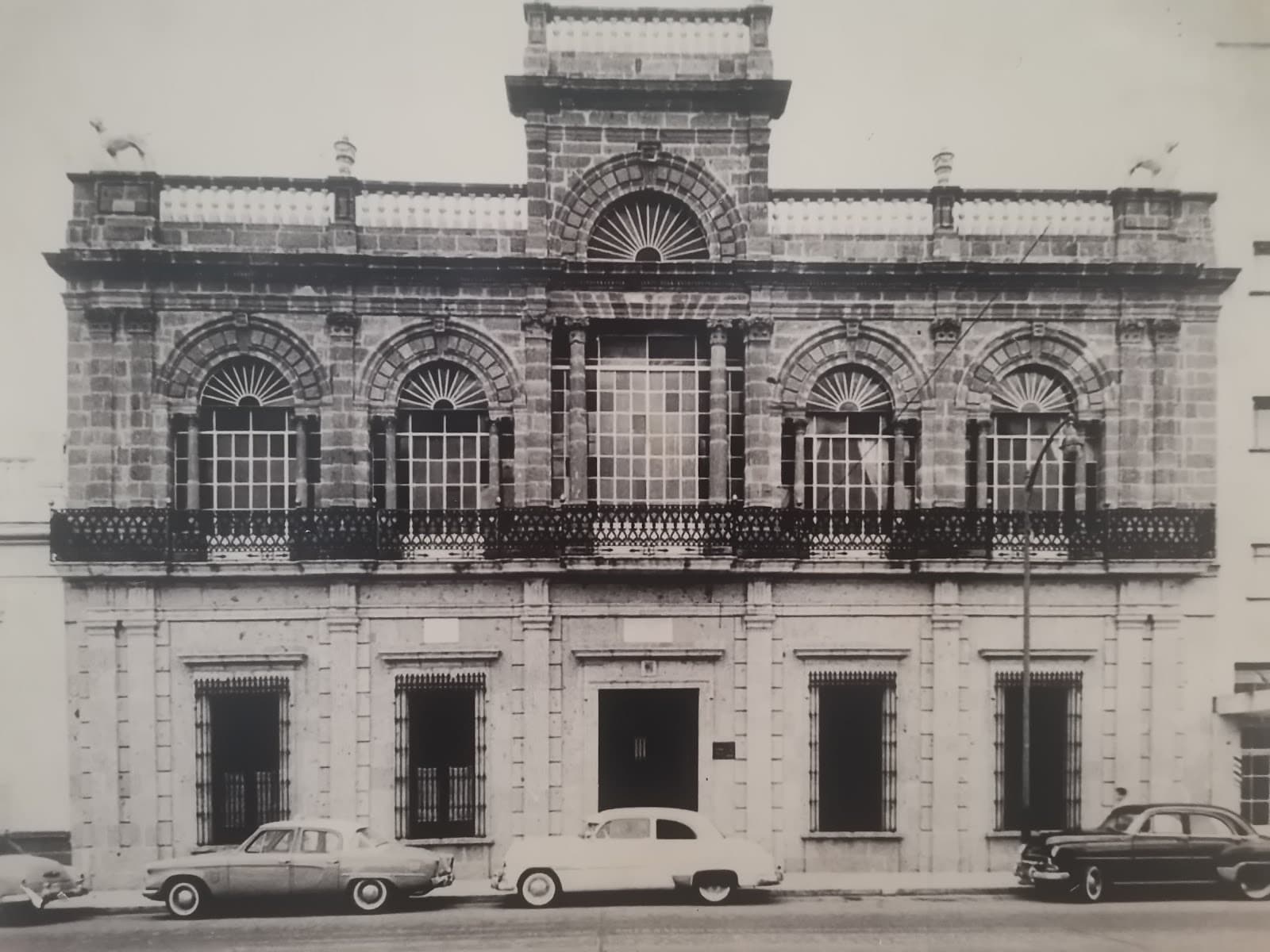 Museo del Periodismo y las Artes Gráficas La Casa de los Perros - Image 1