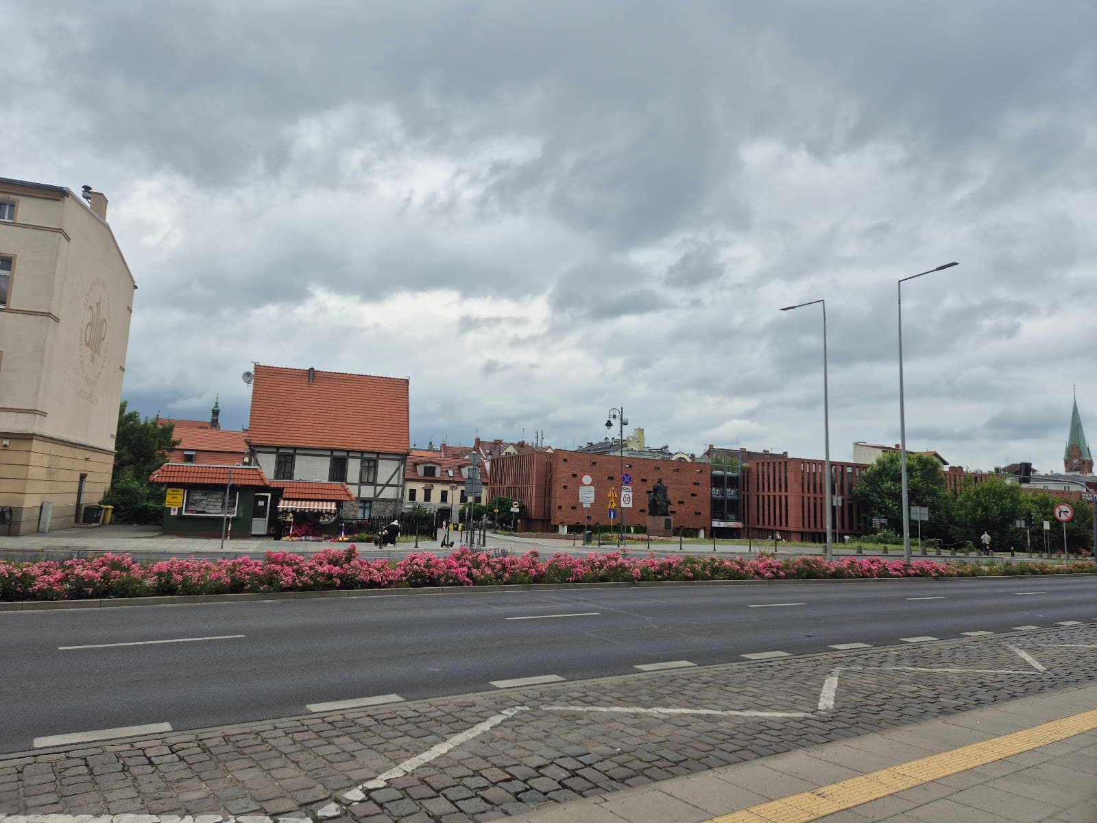 Nowy Rynek New Market Square - Image 1