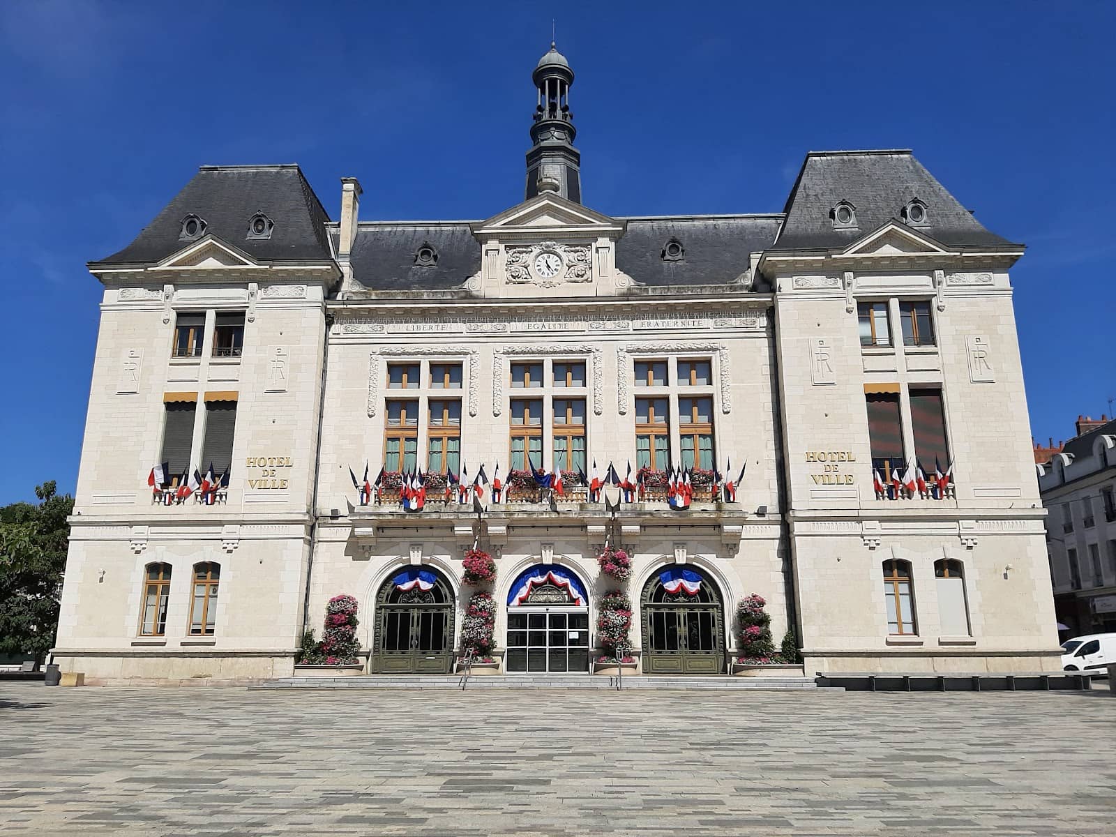 Central Square Ambiance