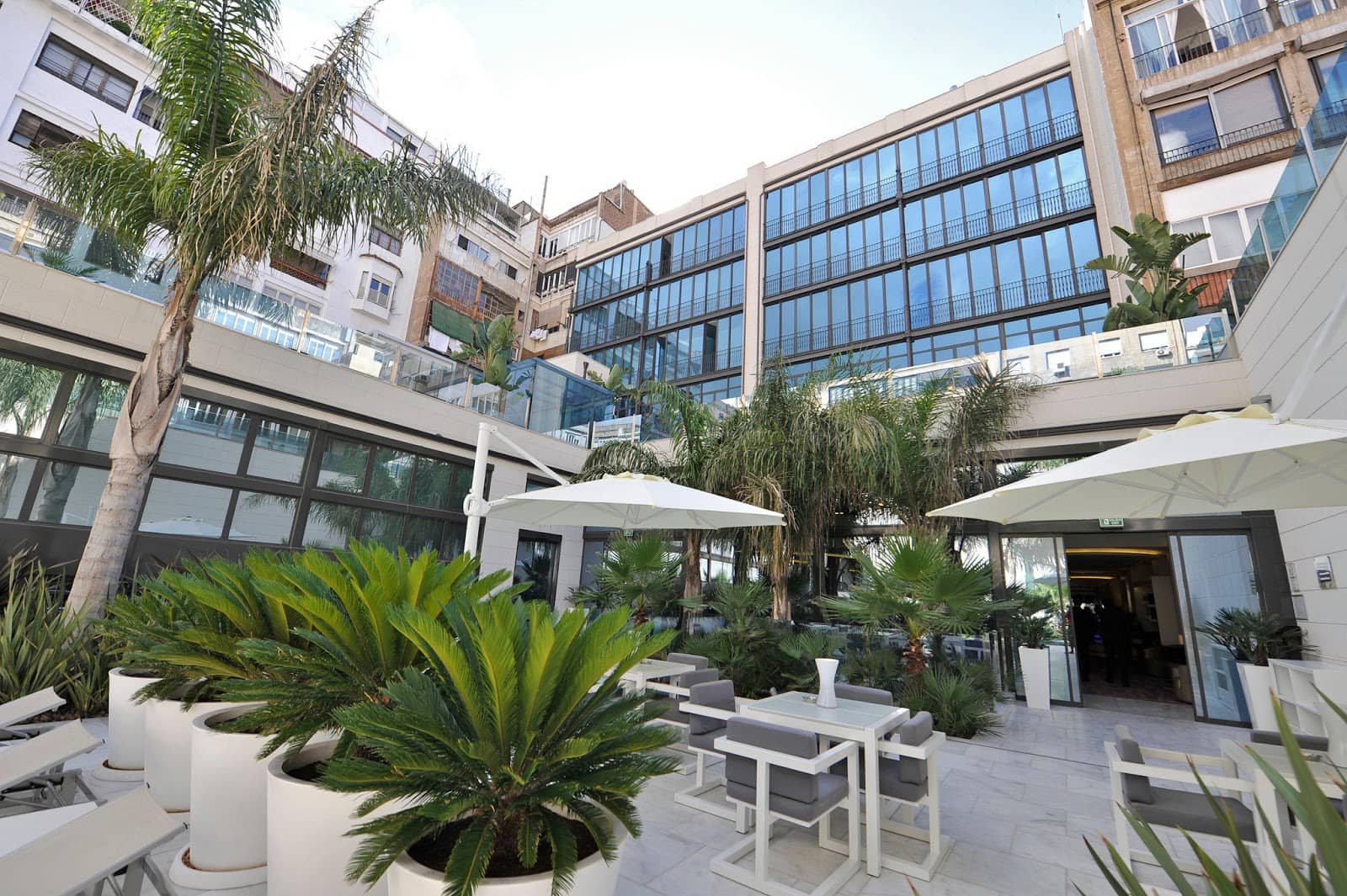 Sleek Restaurant & Bar