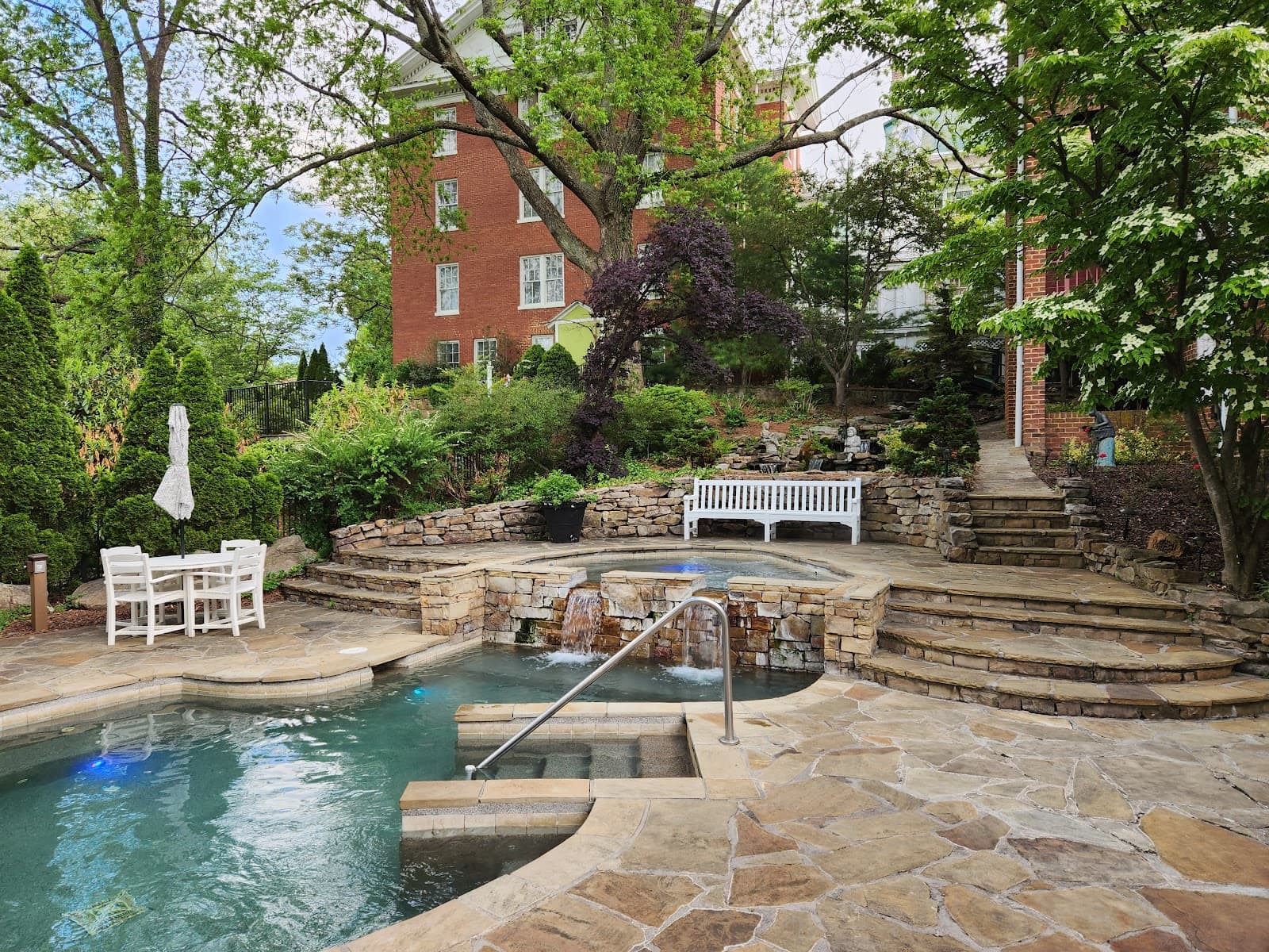 The Martha Washington Inn & Spa - Image 1