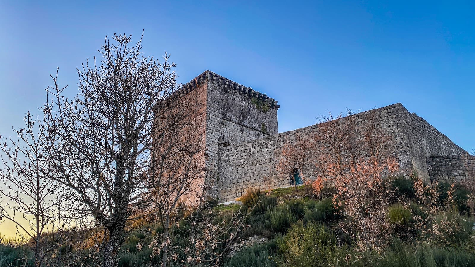 Castelo de Monforte de Rio Livre - Image 1