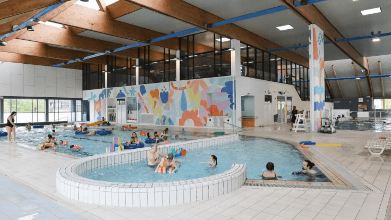 Les Dauphins Aquatic Center - Image 1