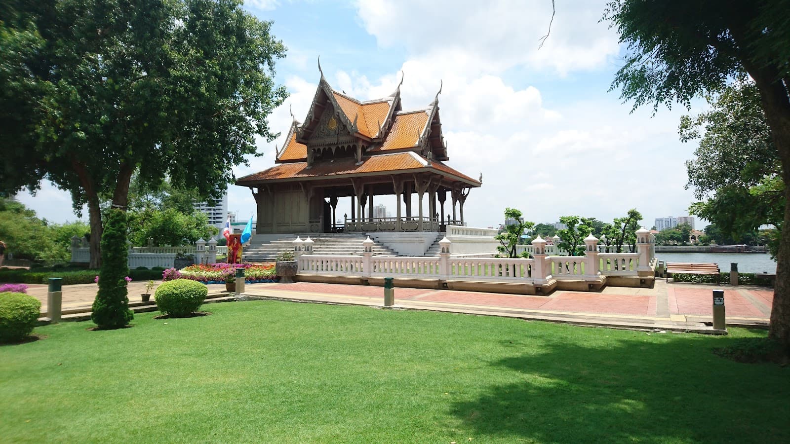 Santi Chi Prakan Park - Image 1