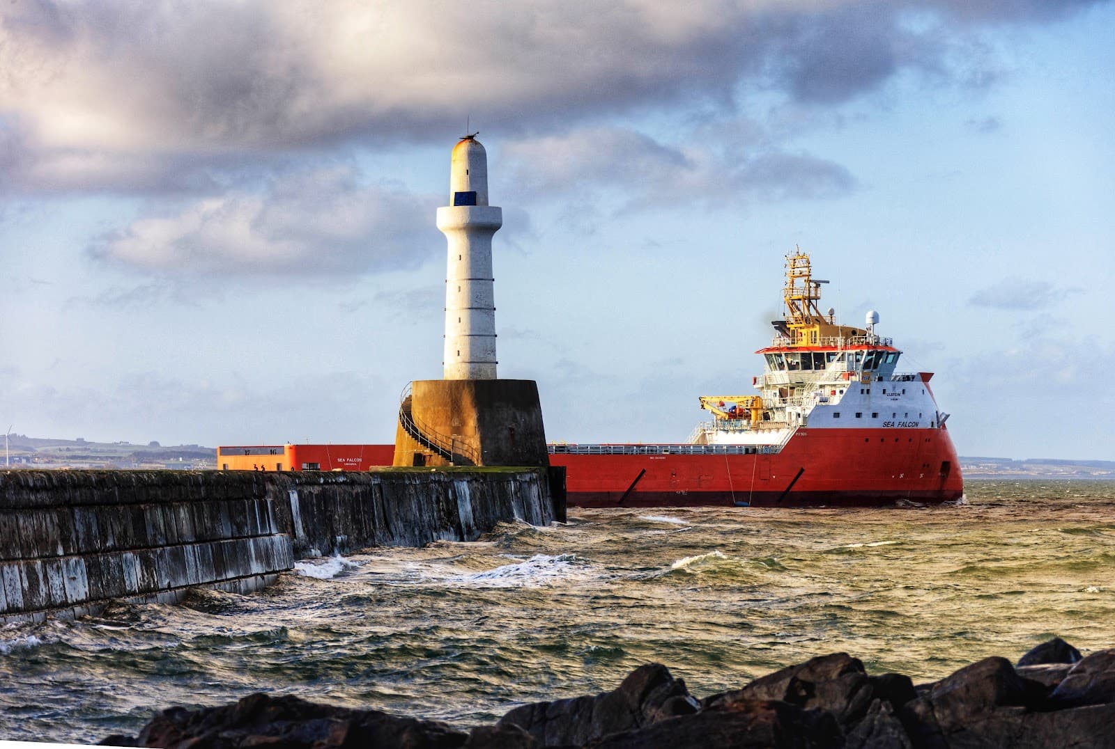 Girdle Ness Lighthouse - Image 1