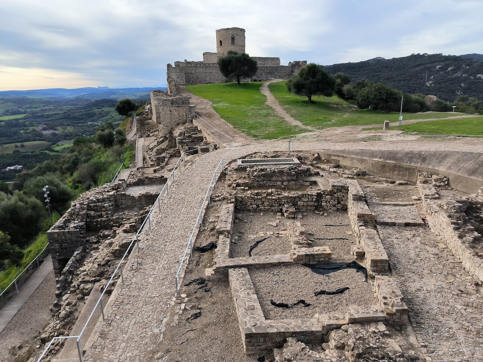 Jimena de la Frontera Castle - Image 1