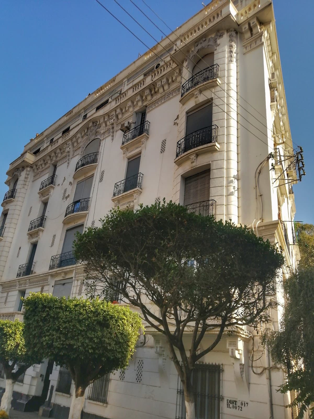 El Mouradia neighborhood - Image 1