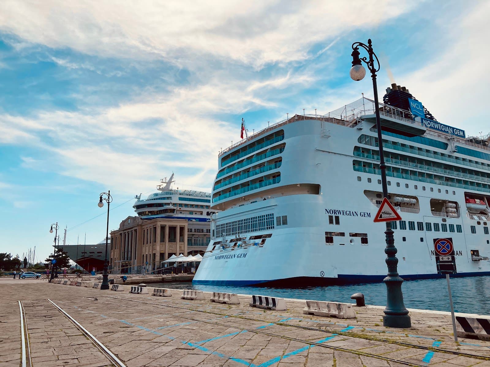 Rive Promenade - Image 1