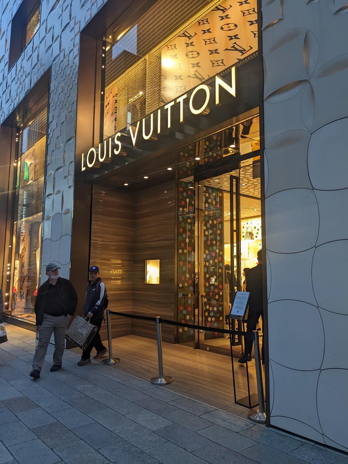 Louis Tokyo - Image 1