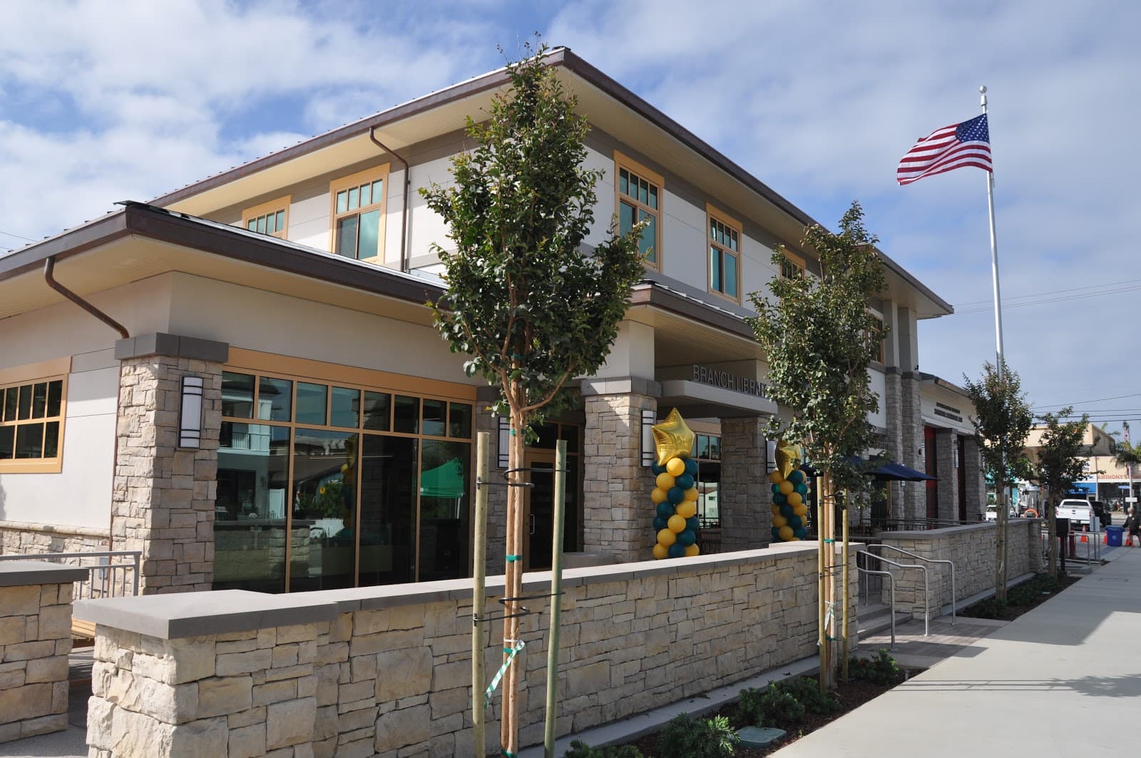 Corona del Mar Branch Library & Fire Station - Image 1