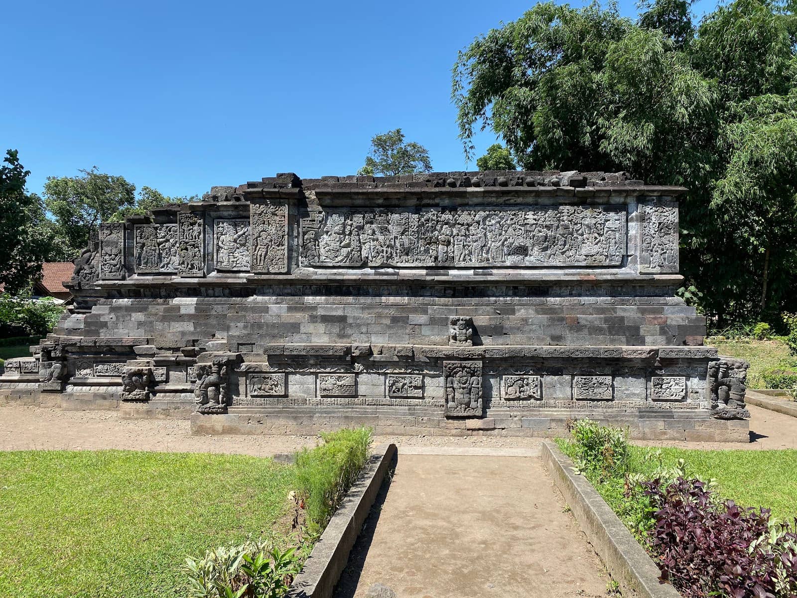 Serene Historical Ambiance