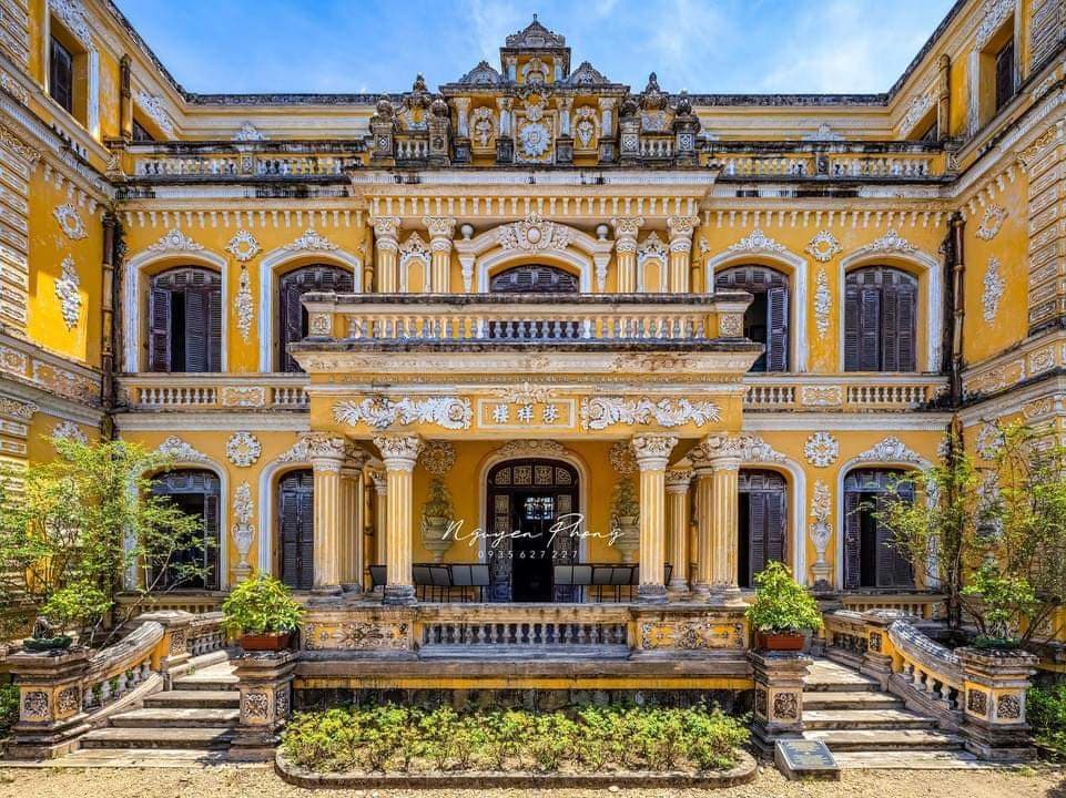 An Dinh Palace Hue - Image 1