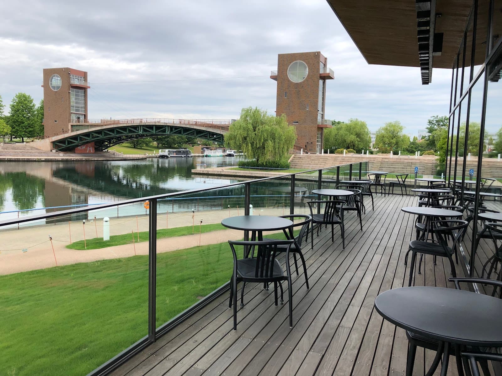 Starbucks Kansui Park Toyama - Image 1