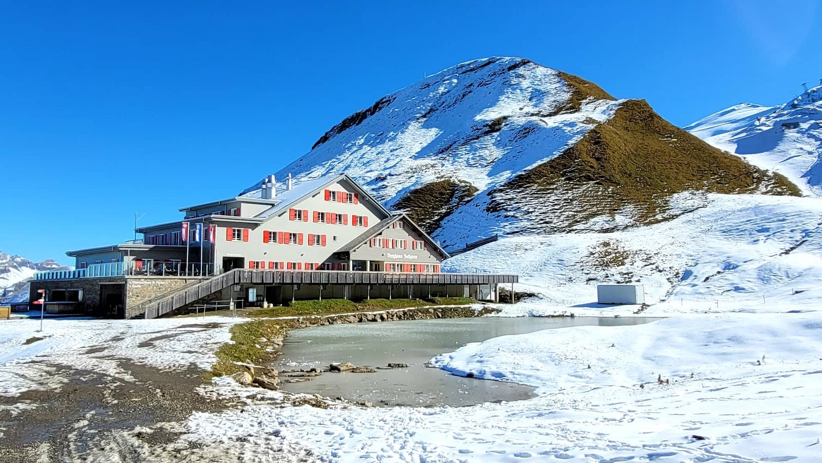 Panoramic Mountain Views