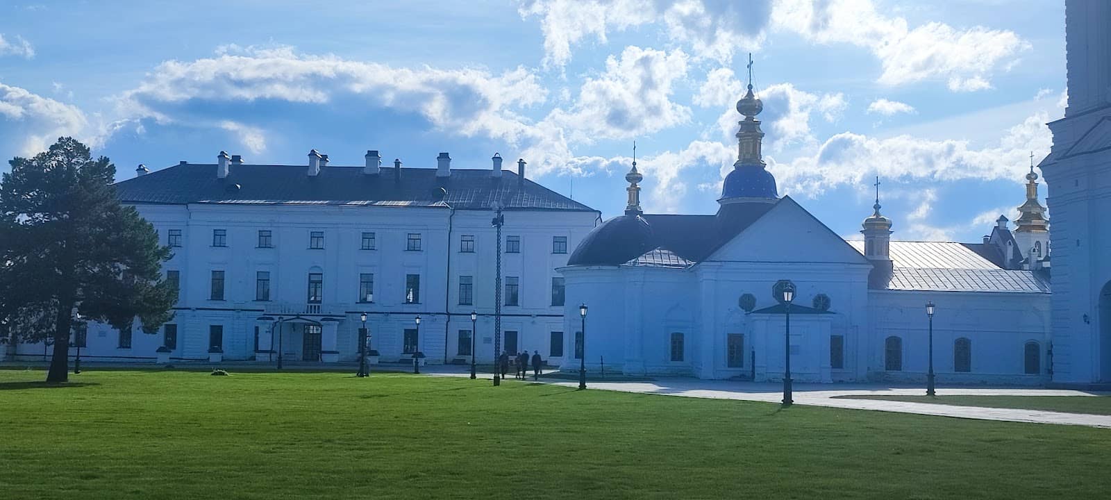 Main Entrance Balcony
