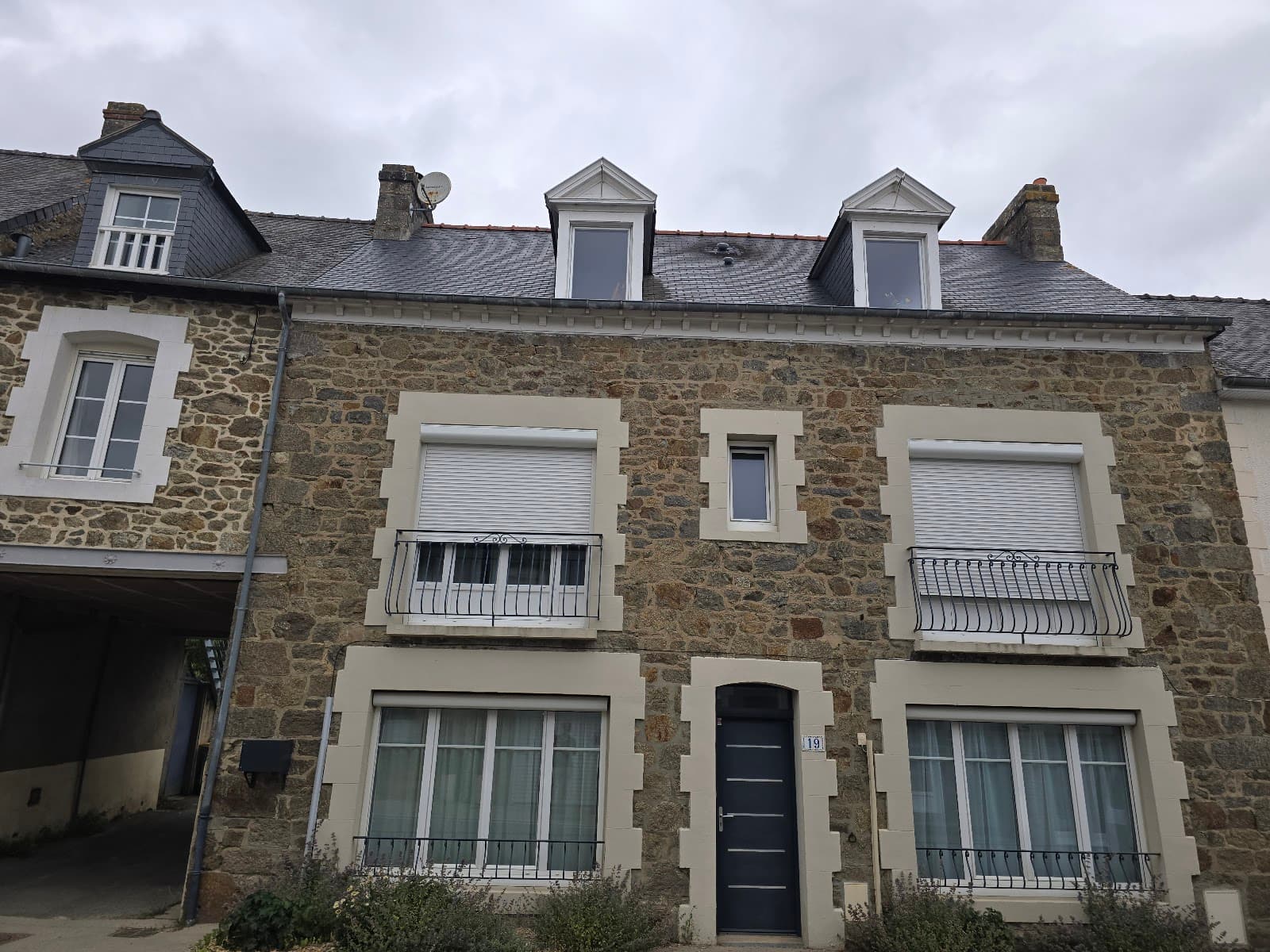 Mont-Saint-Michel Cemetery - Image 1