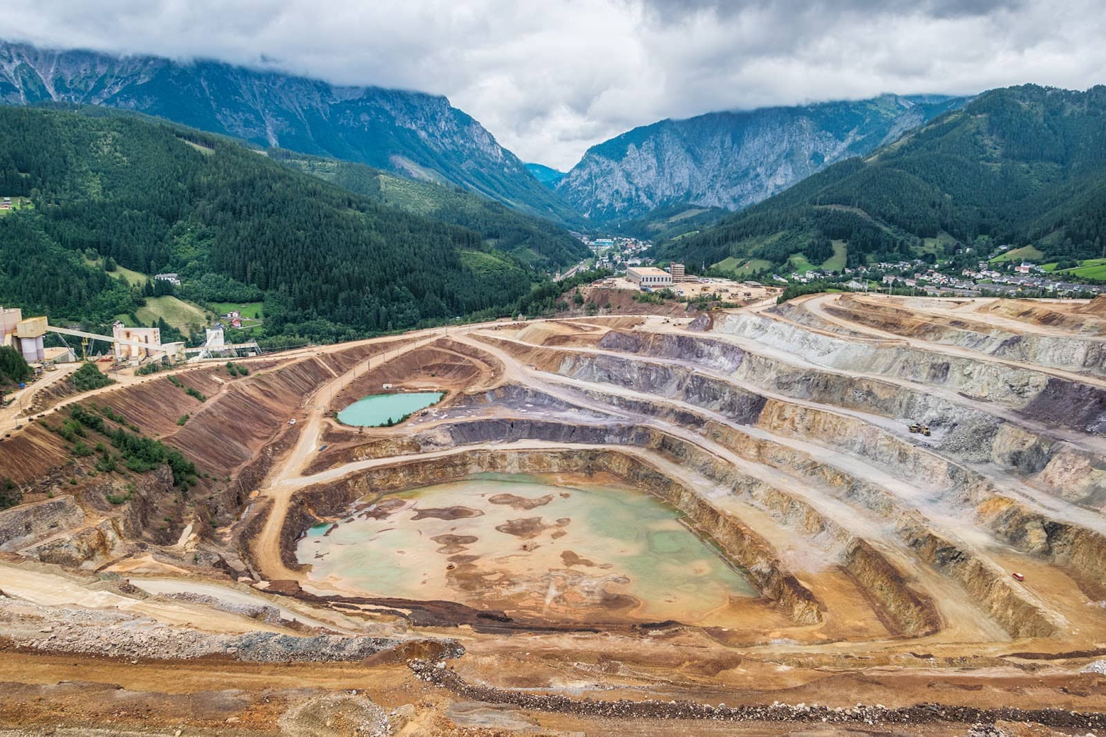 Panoramic Mountain Views