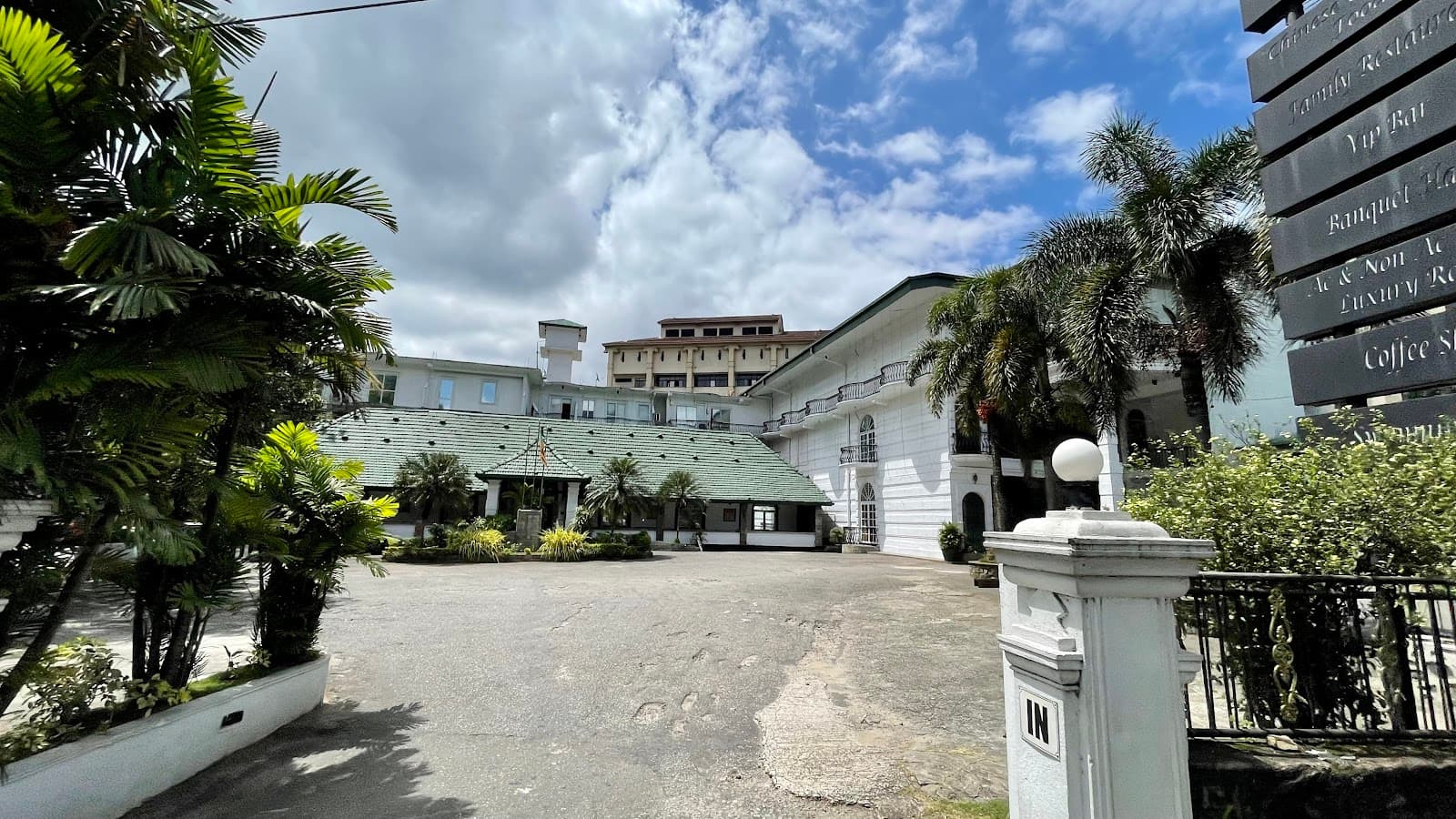 Peradeniya Rest House - Image 1