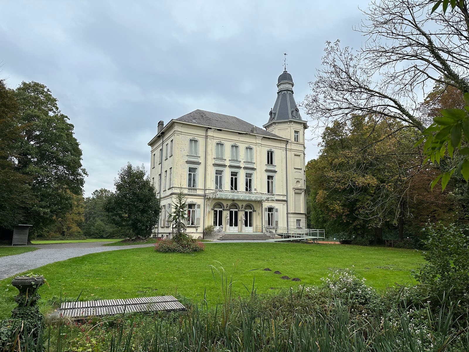 Borluut Castle - Image 1