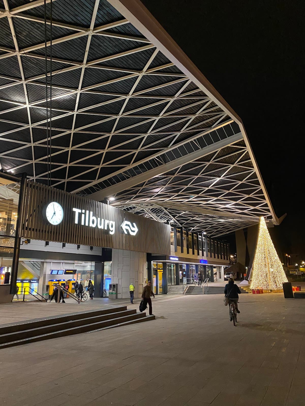 Tilburg Central Station - Image 1