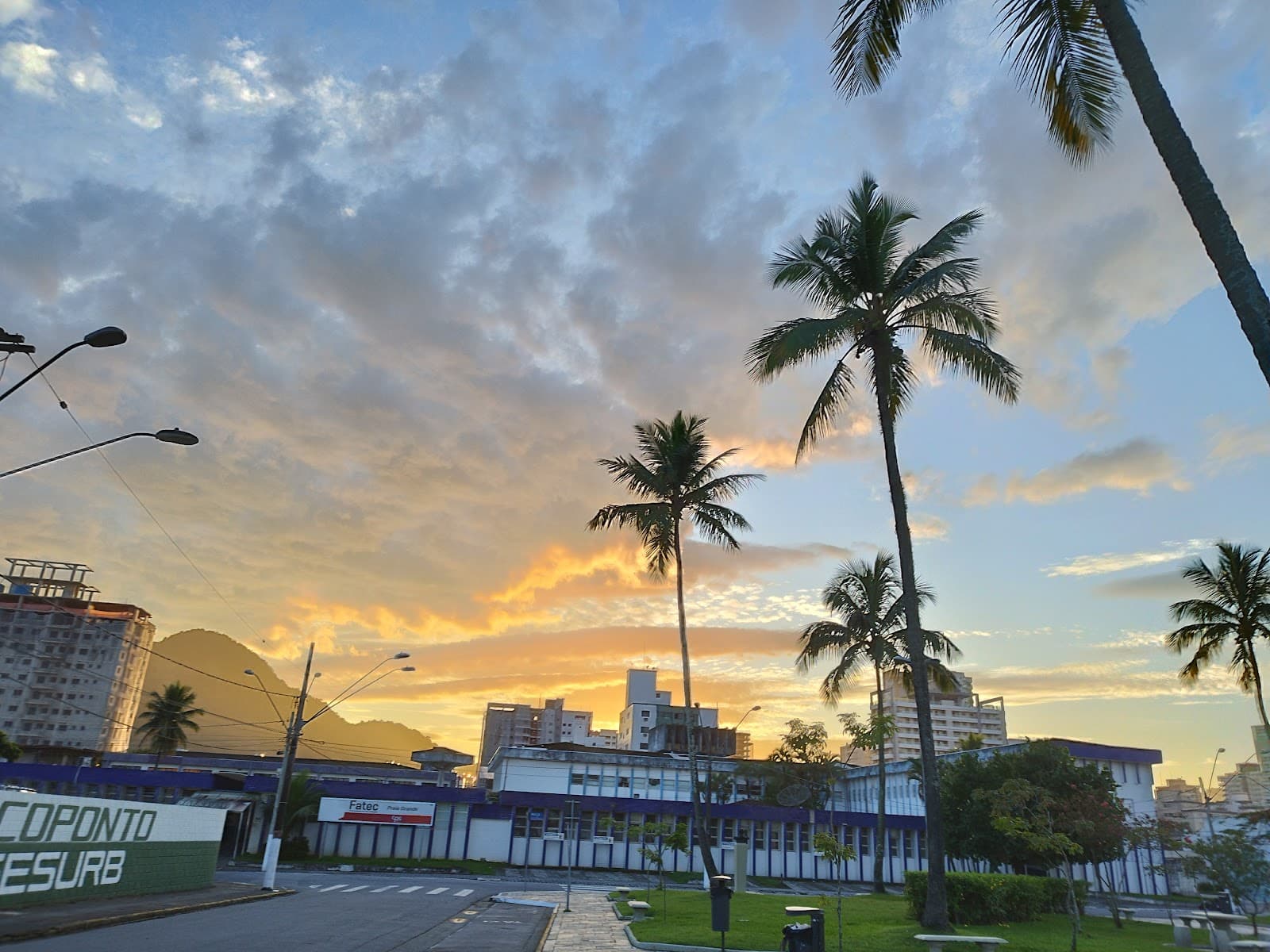 Praça 19 de Janeiro - Image 1