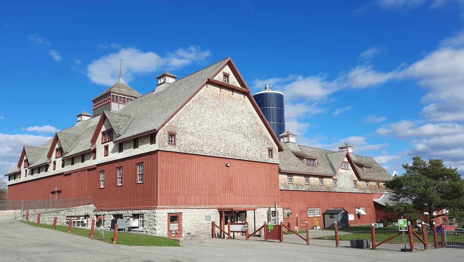 Farm Animals & Petting Zoo