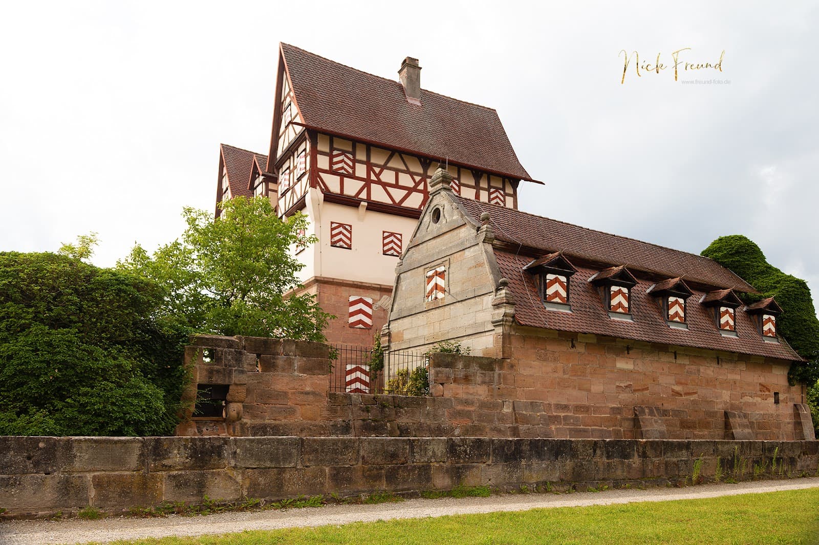 Schloss Neunhof Moated Manor - Image 1