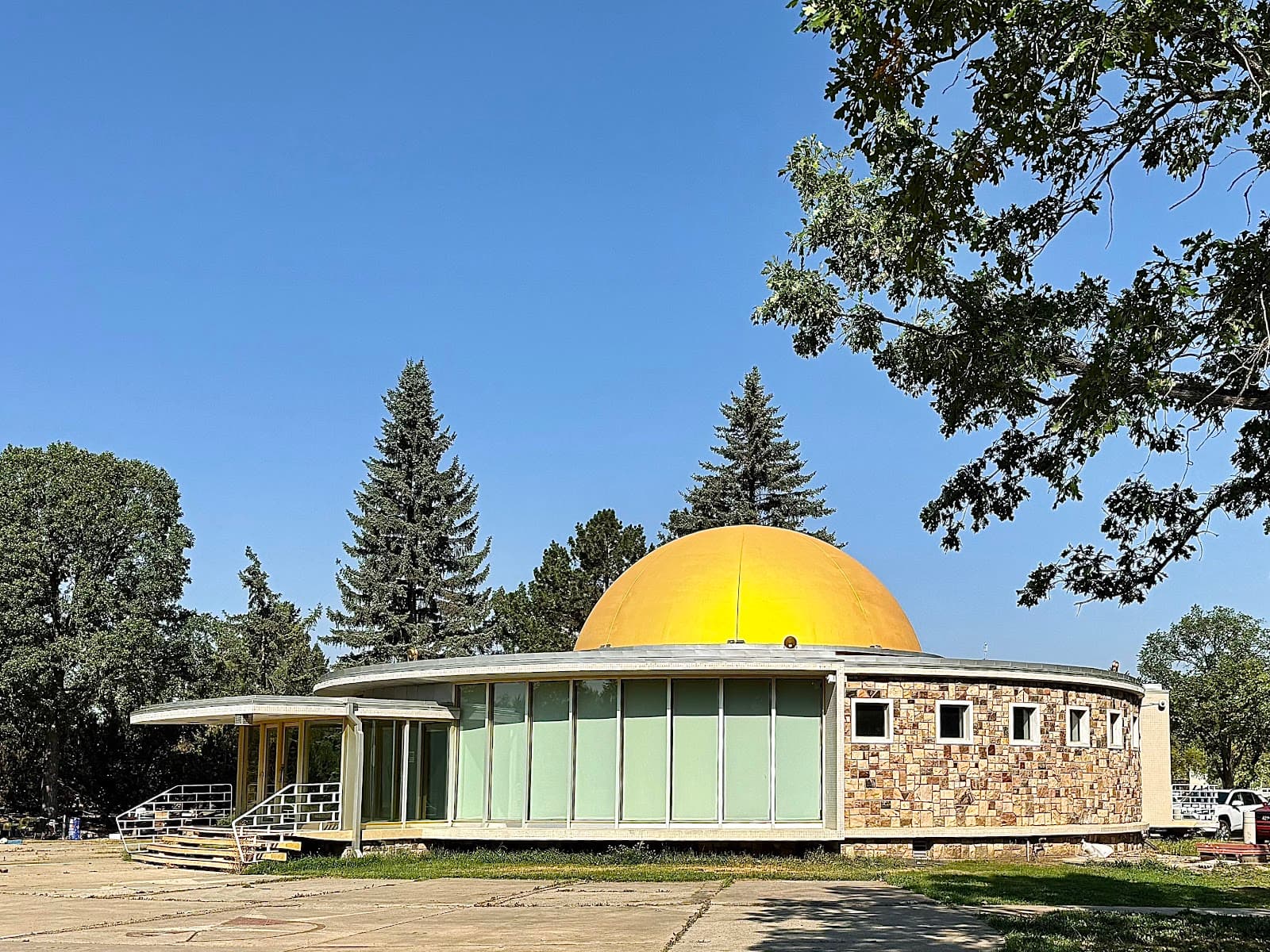Queen Elizabeth II Planetarium - Image 1