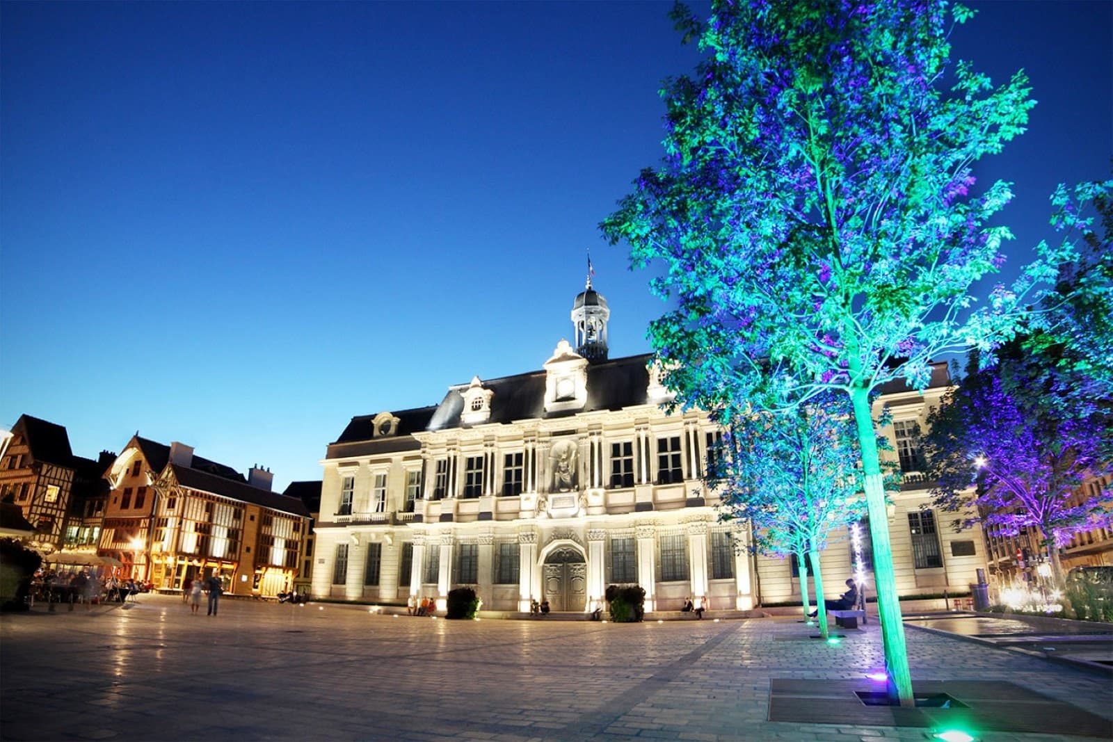 Place de l'Hôtel de Ville - Image 1