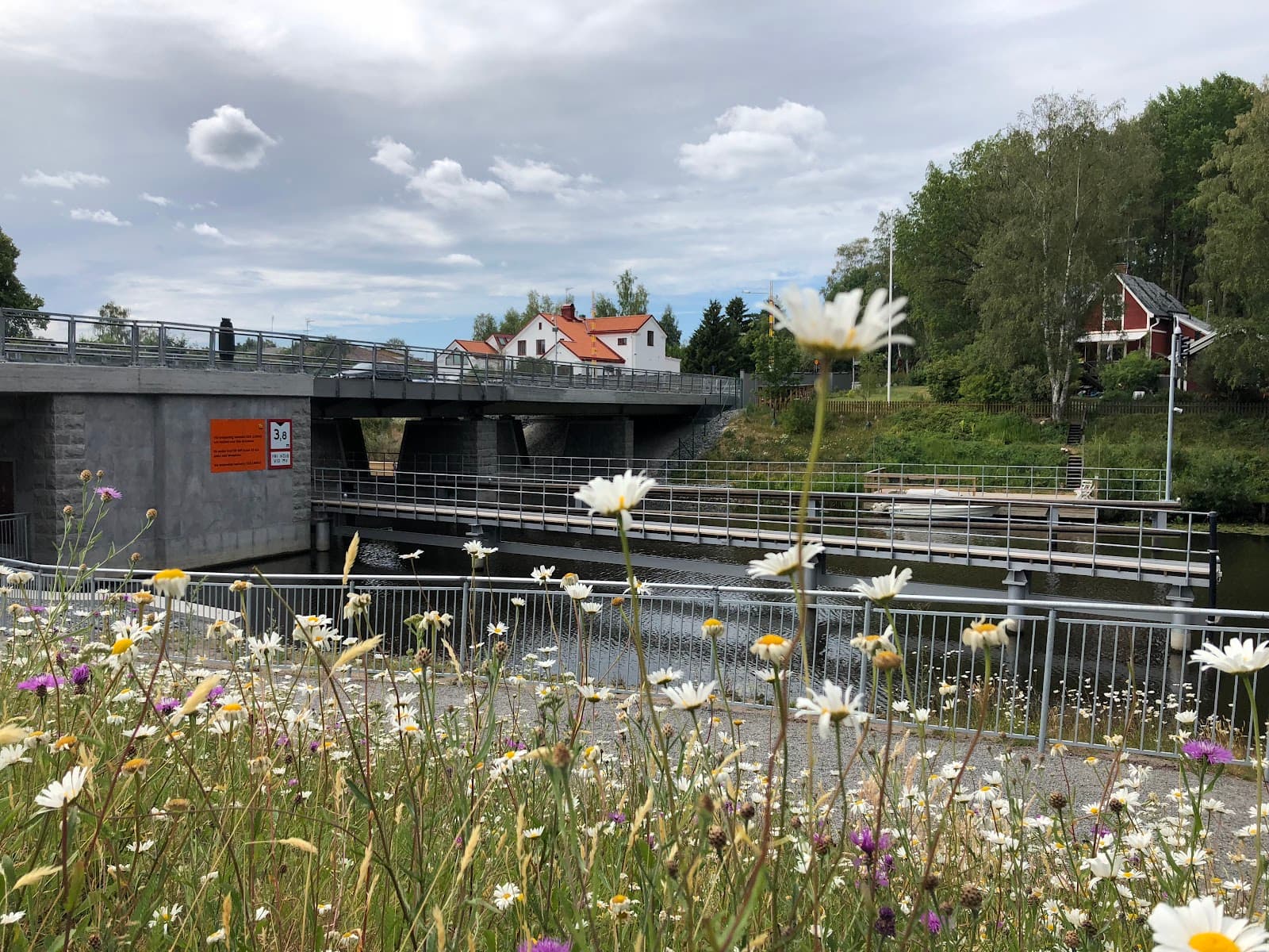 Flottsund Canal and Lock - Image 1