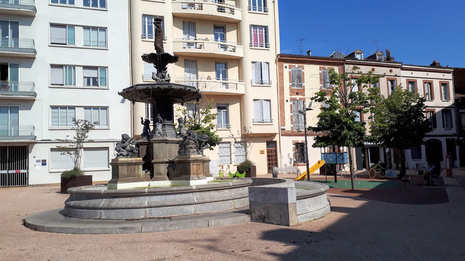 Saint-Cyprien Quarter - Image 1