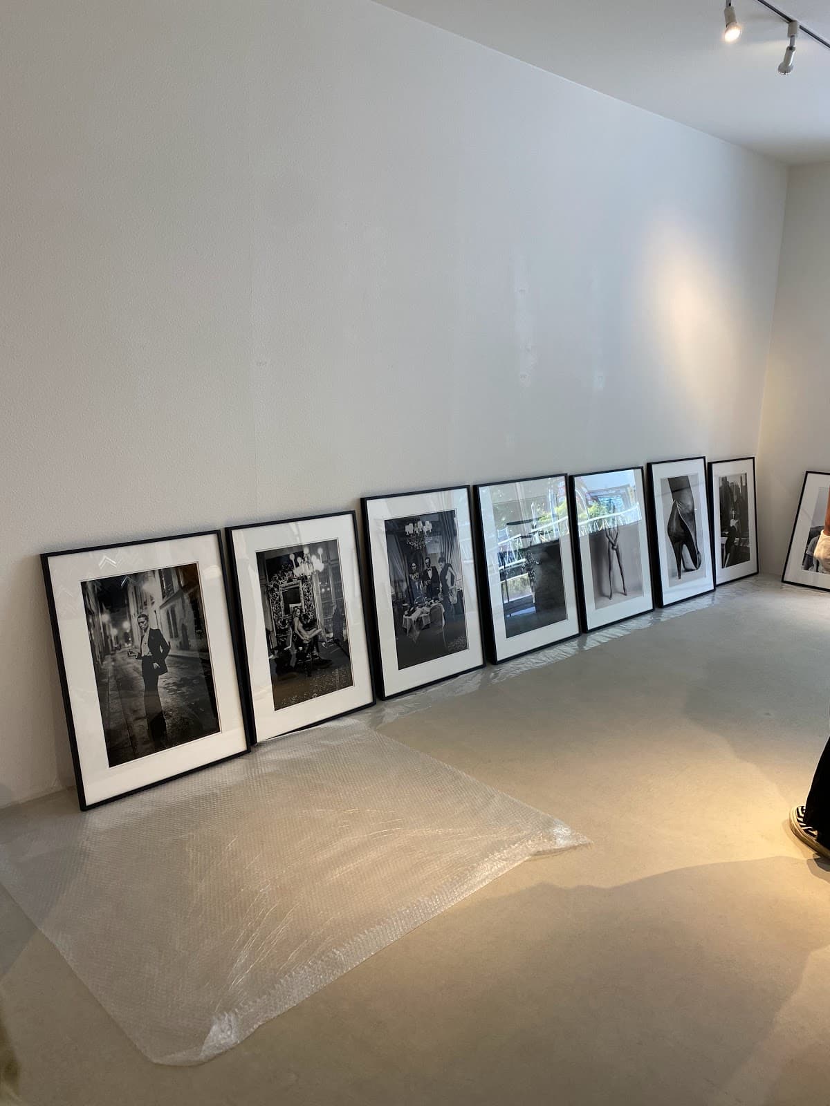 Various locations - Image 1