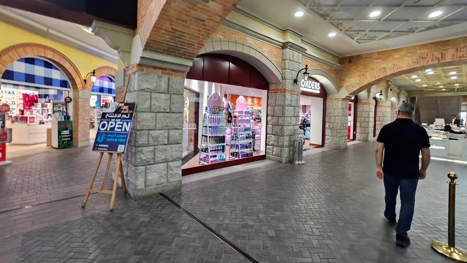 Boutique and International Shopping