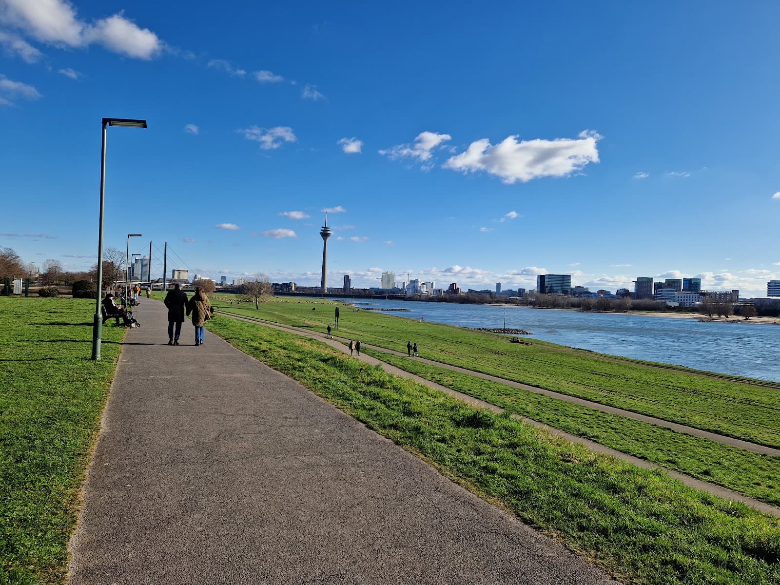 Oberkasseler Rheinwiesen - Image 1