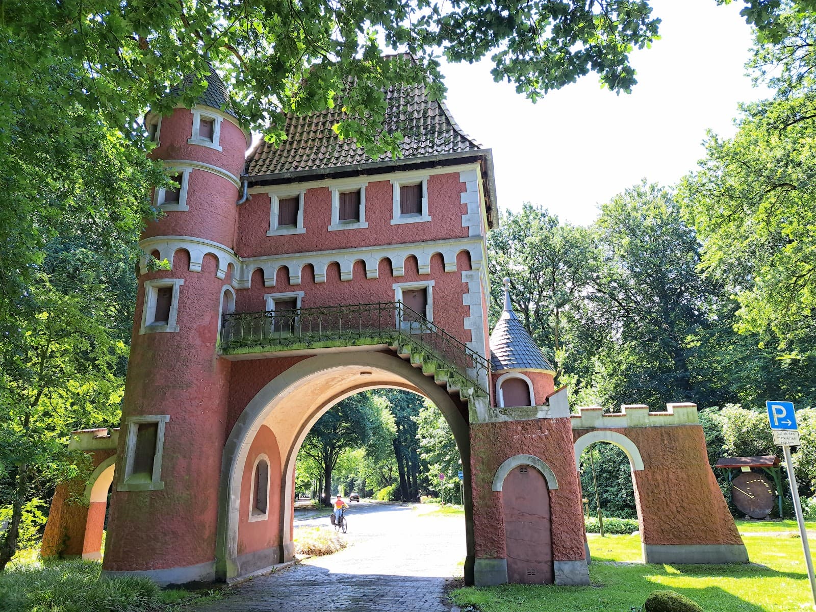 Speckenbüttel Park - Image 1
