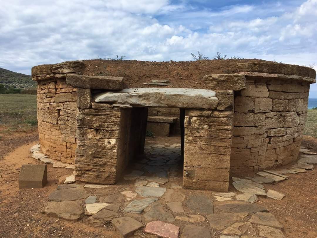 Necropolis of San Cerbone - Image 1