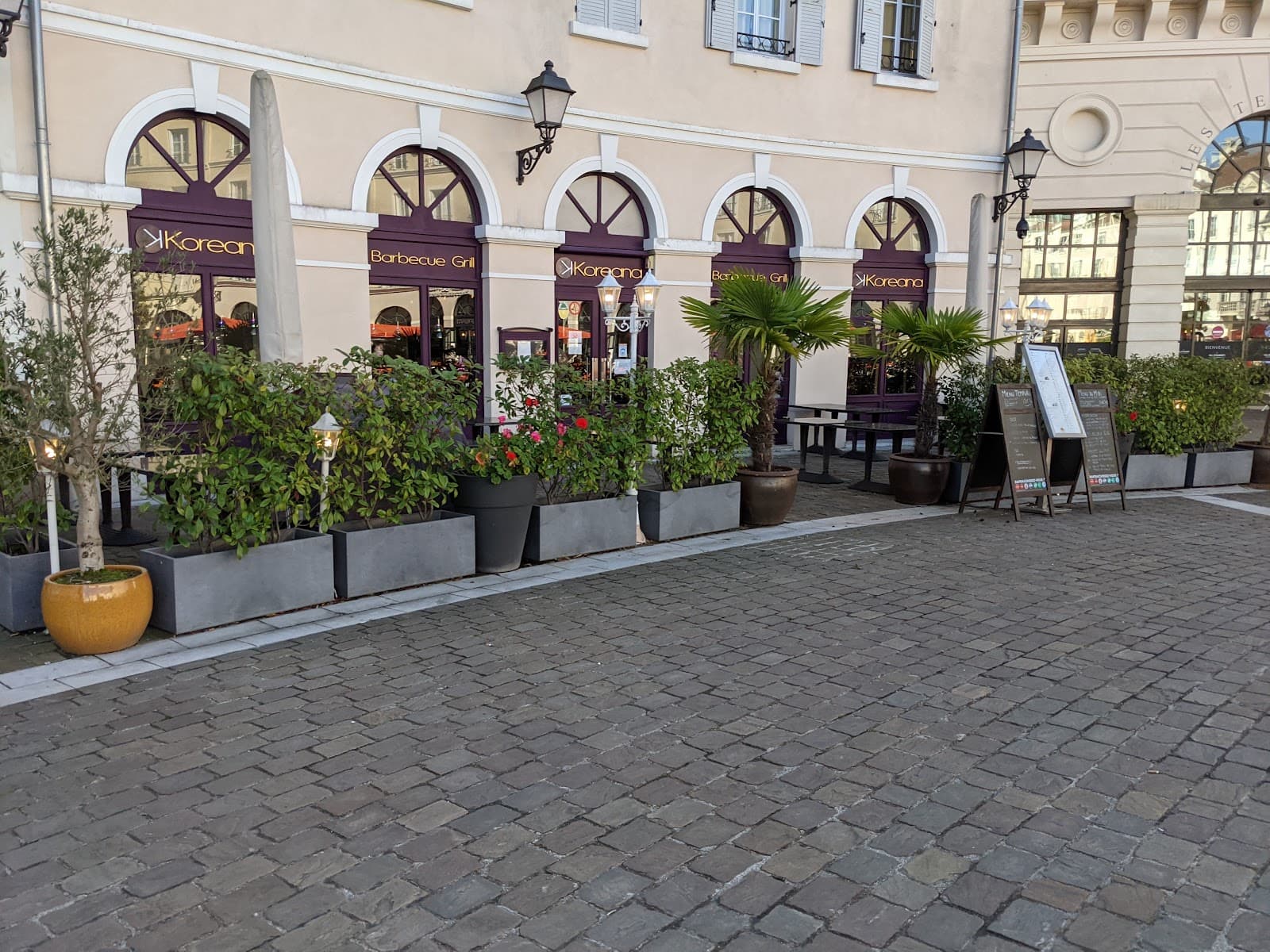 Place de Toscane - Image 1