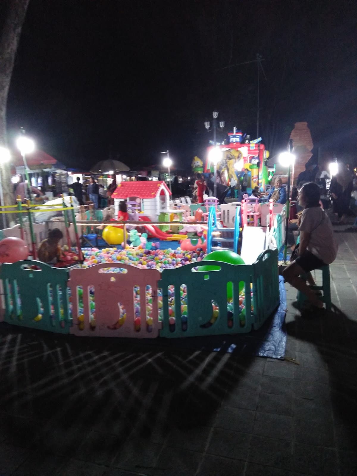 Kasepuhan Square (Alun-Alun Kasepuhan) - Image 1