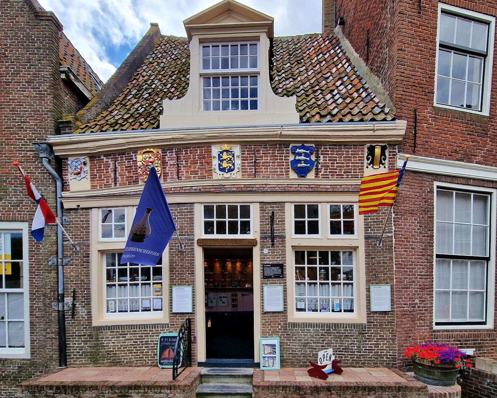 Flessenscheepjesmuseum - Image 1