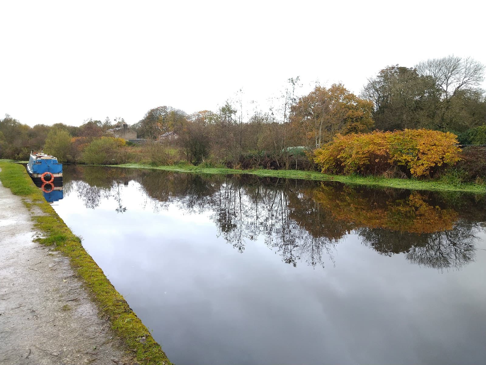 Leeds and Liverpool Canal Waterfront - Image 1