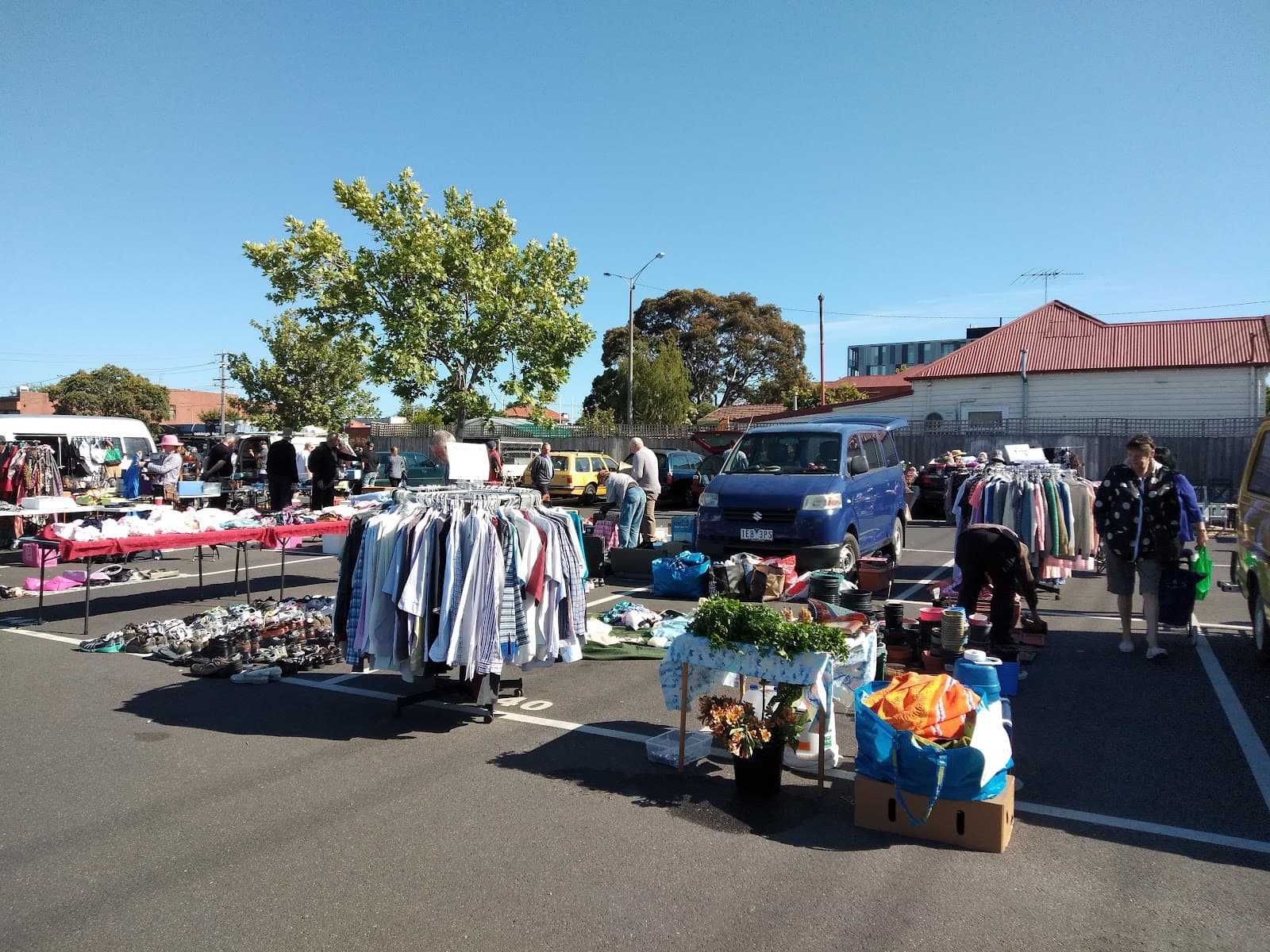 Oakleigh Rotary Sunday Market - Image 1