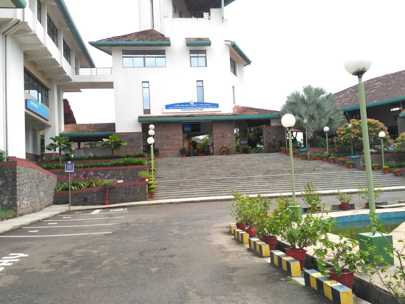 Vibrant Canteen Experience