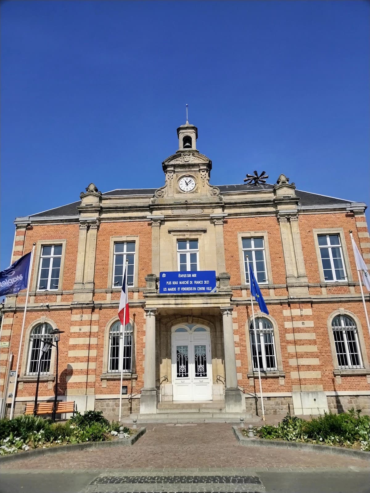 Étaples Town Hall - Image 1